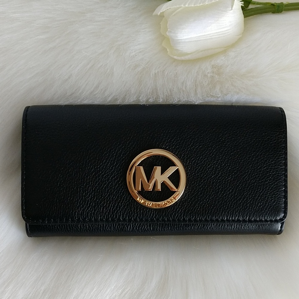 BEAUTIFUL MICHAEL KORS WALLET - Picture 3 of 8